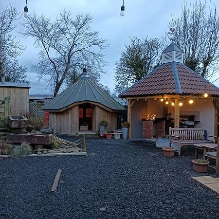 Lucker Mill Shepherds Huts Ngoại thất bức ảnh