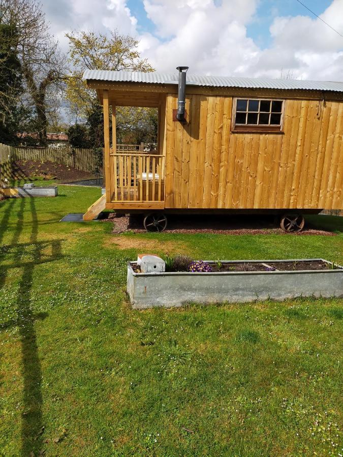 Lucker Mill Shepherds Huts Ngoại thất bức ảnh