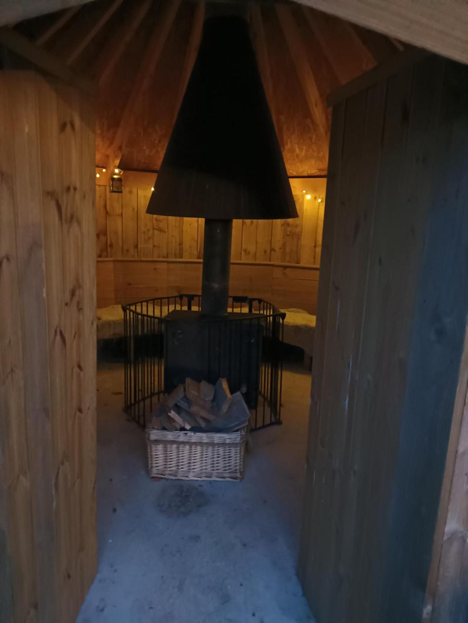 Lucker Mill Shepherds Huts Ngoại thất bức ảnh