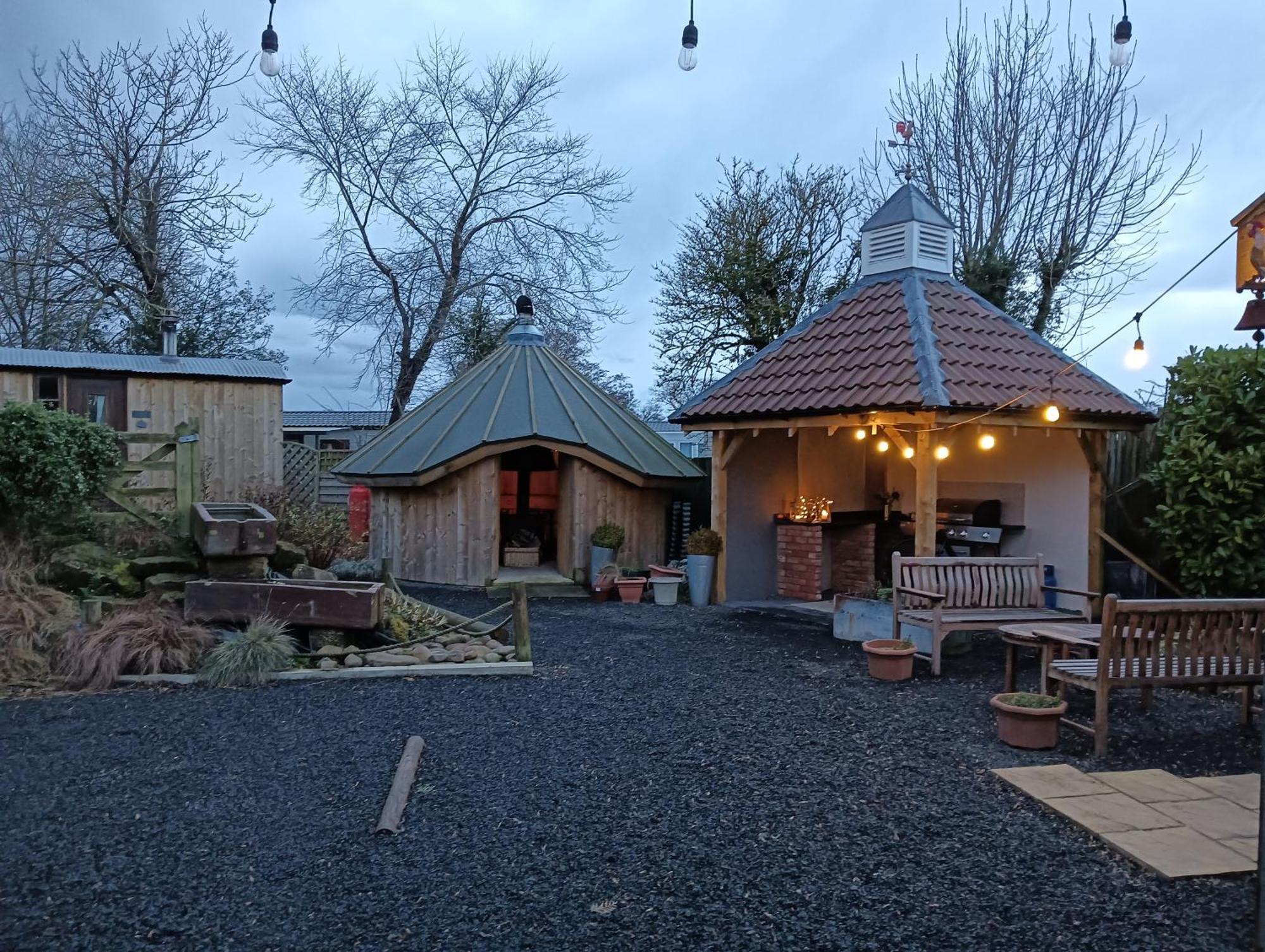 Lucker Mill Shepherds Huts Ngoại thất bức ảnh